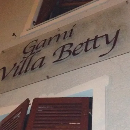 Bed & Breakfast Garni Betty 2*